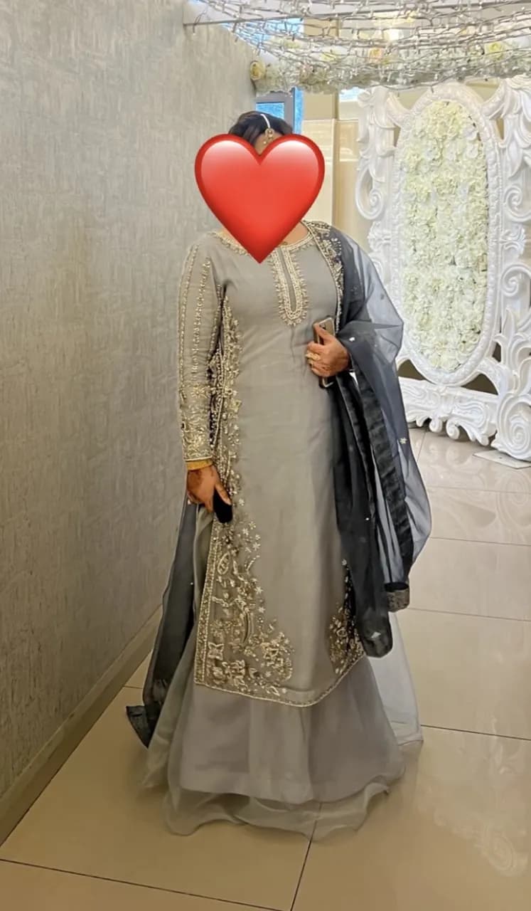 party wear — image 1