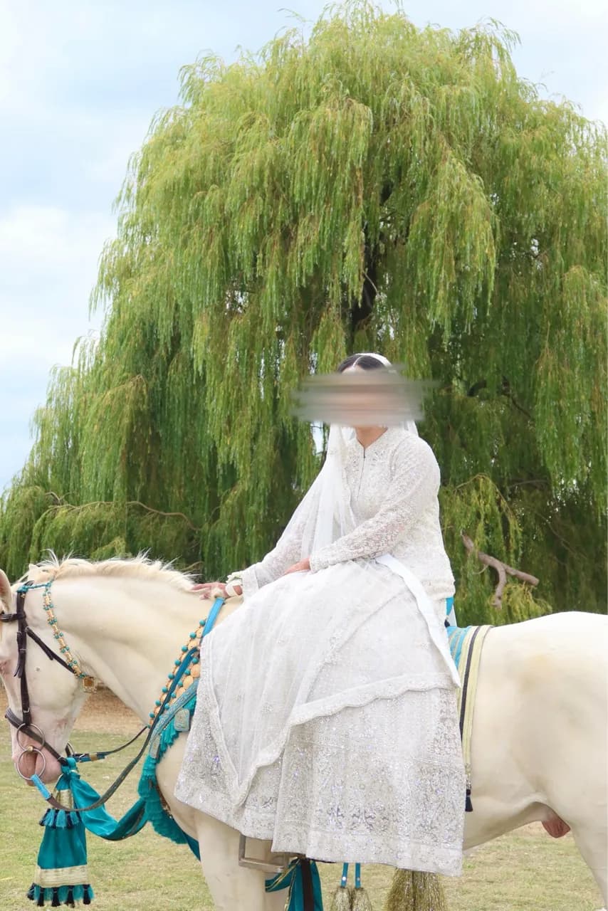 White bridal dress with dubatta — image 1