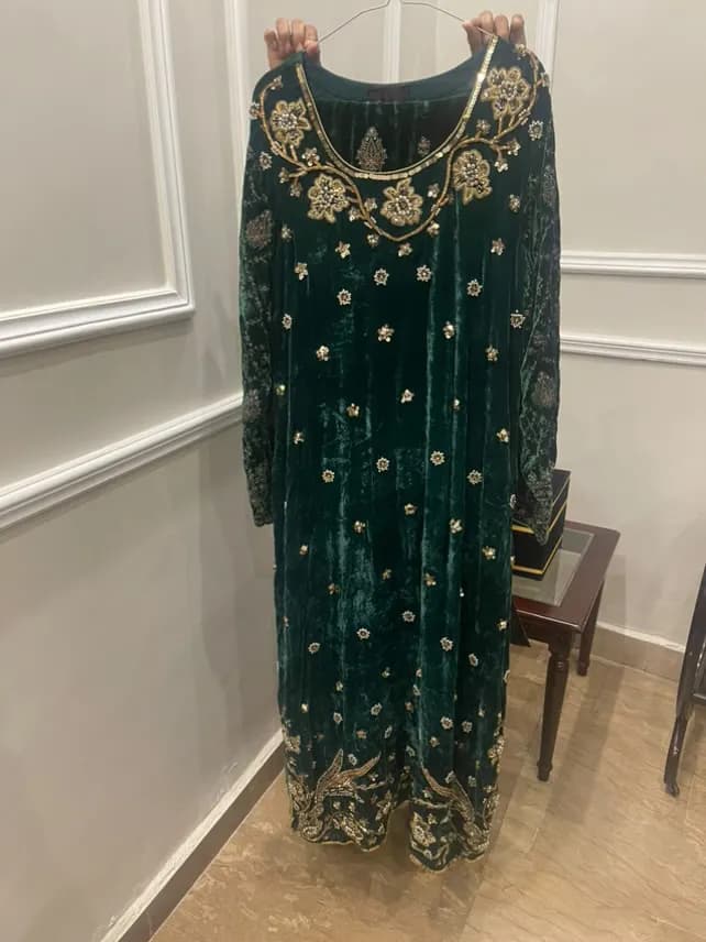 Emerald green and Gold velvet three piece heavy formal suit — image 1