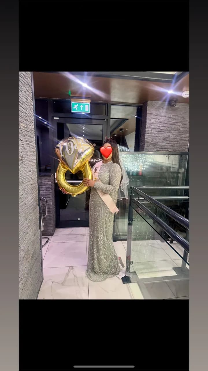 ✨ Stunning Dress for Sale ✨ SIZE 16 — image 1