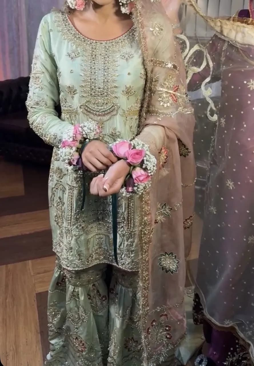 mehndi gharara with trail — image 1