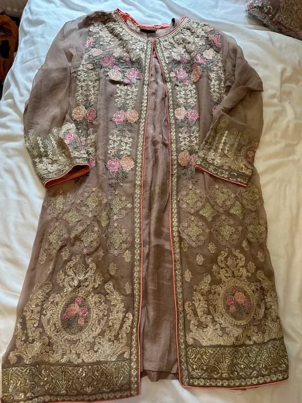 Beautiful mauve 3 piece embroidered front and back jacket suit — image 1