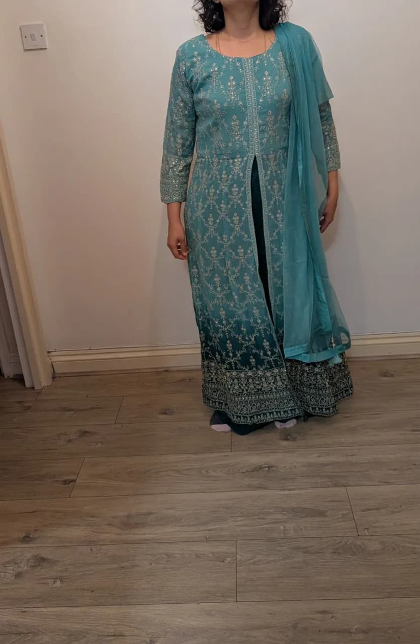Beautiful Green Traditional Indian Dress — image 1