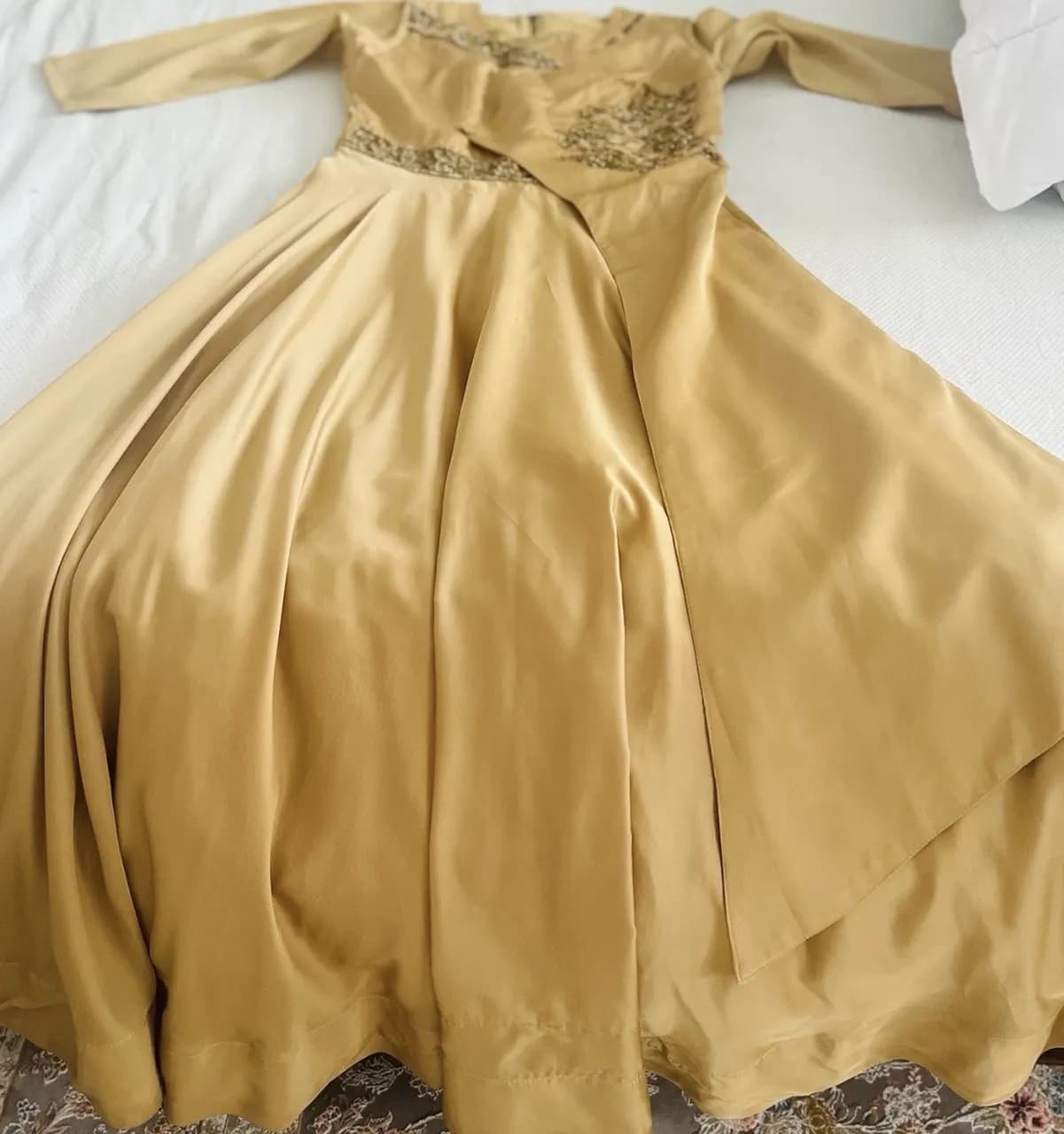 beautiful long dress — image 1