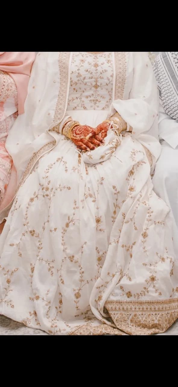 White and gold bridal gown — image 1