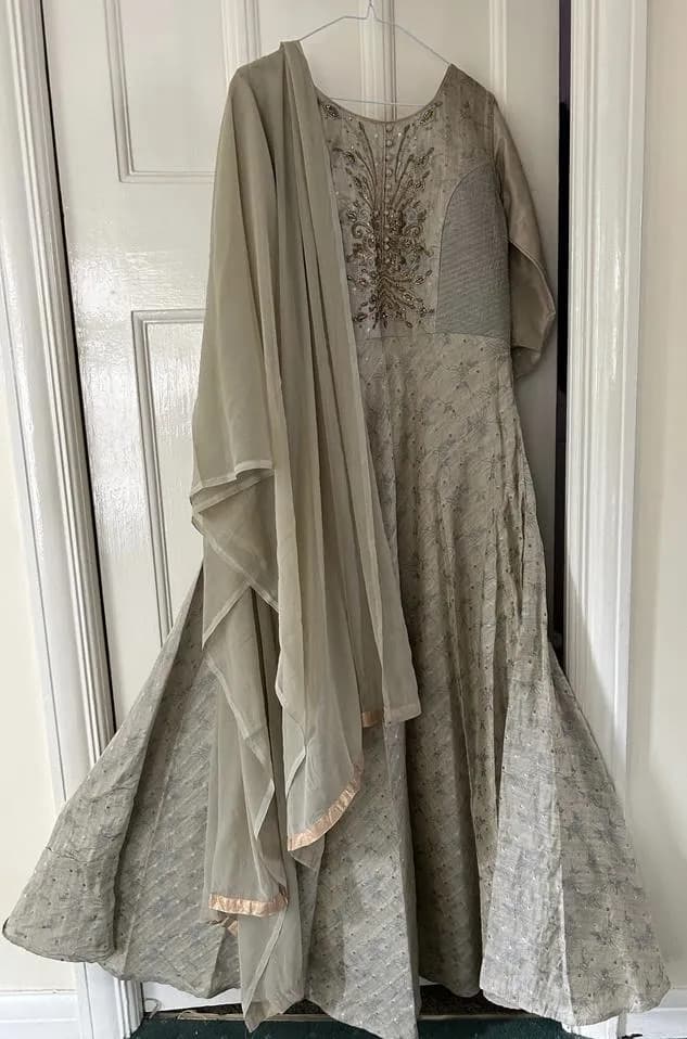 Long party dress — image 1