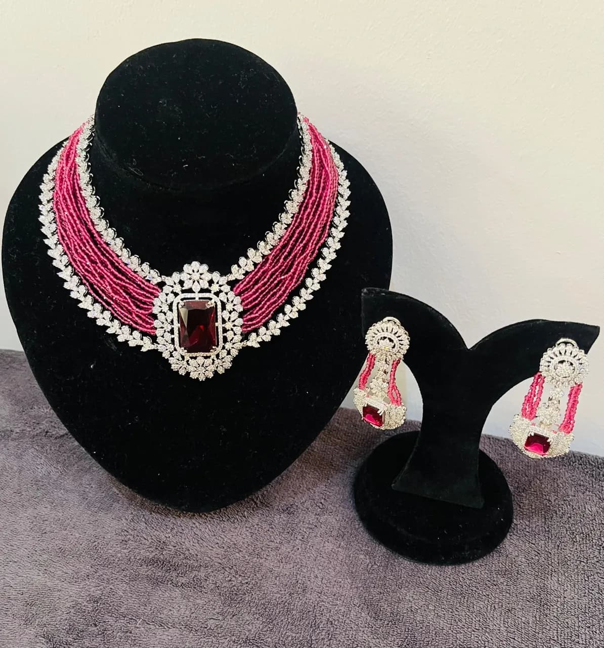 Bead choker in two colours