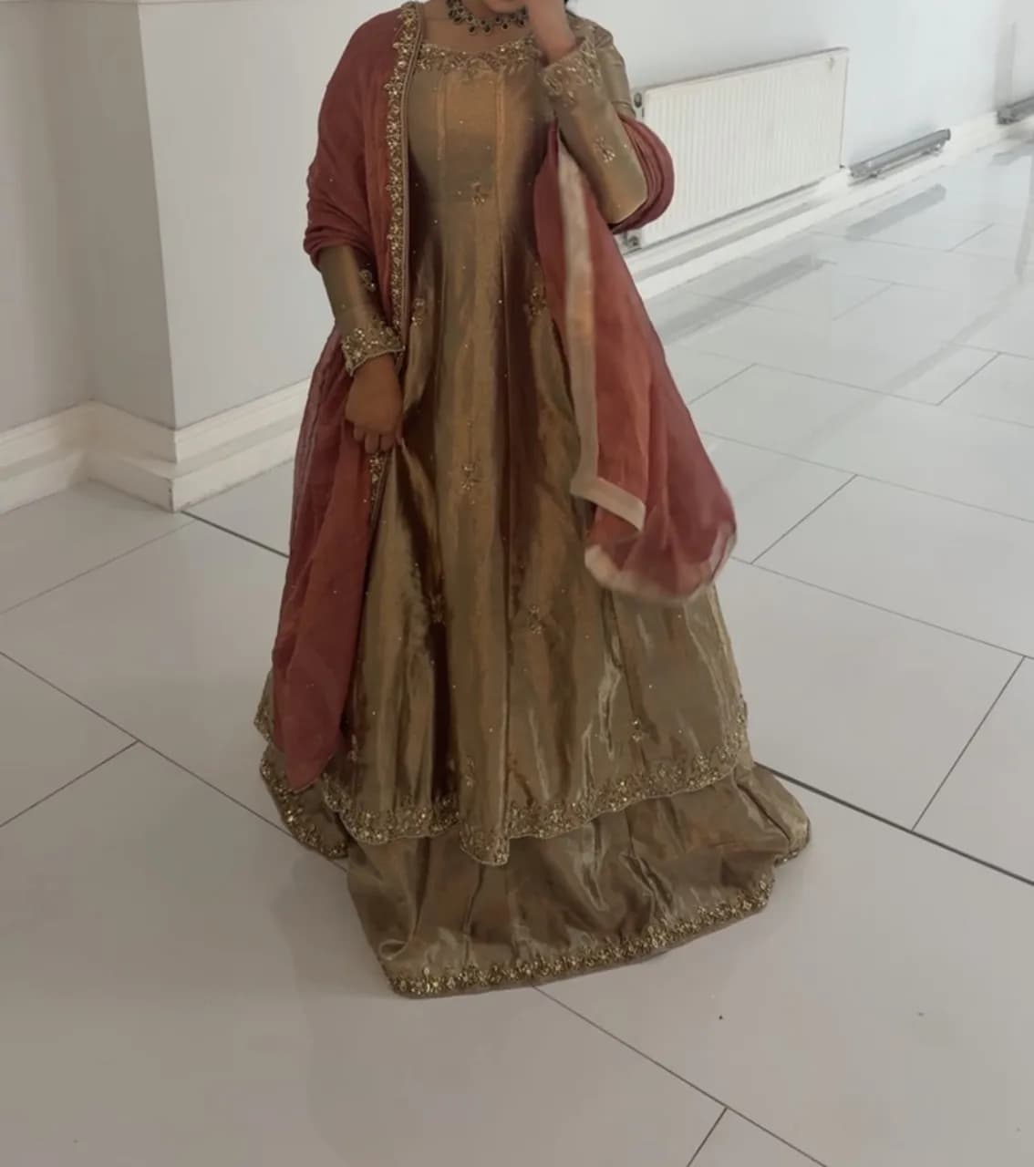 beautiful aiqah dresses w lengha underneath — image 1