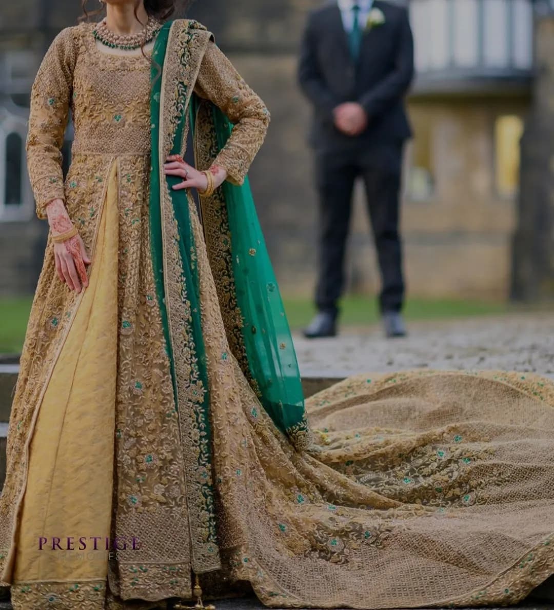 Gold Asian Bridal Dress & Emerald Green Dupatta – UK 6-8 — image 1