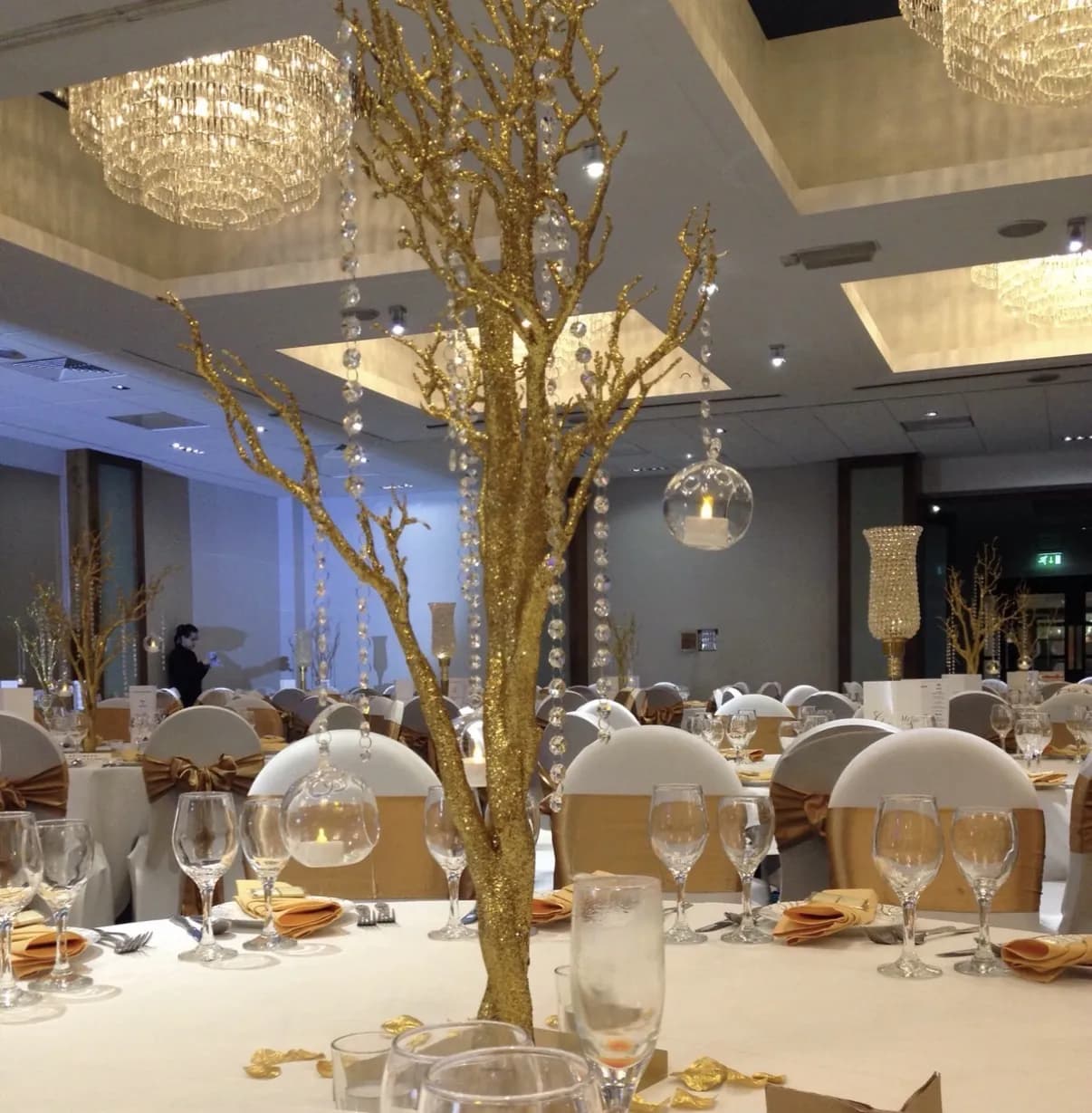 10 Used gold centrepieces - preloved Asian wedding decor UK