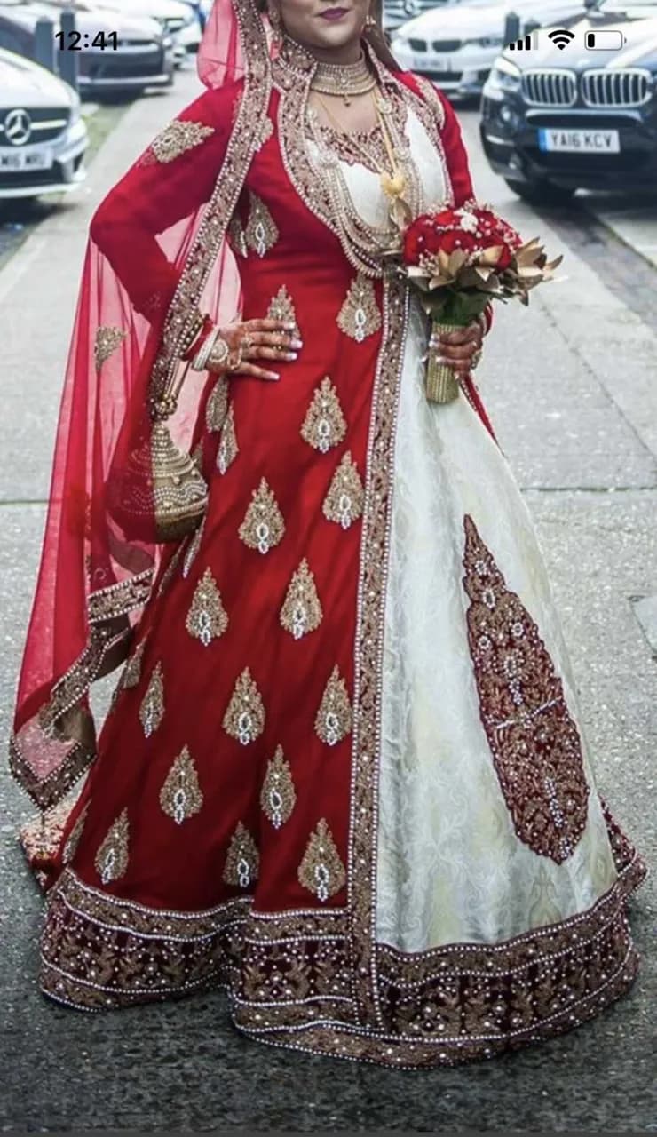 Traditional Asian bridal outfit — image 1