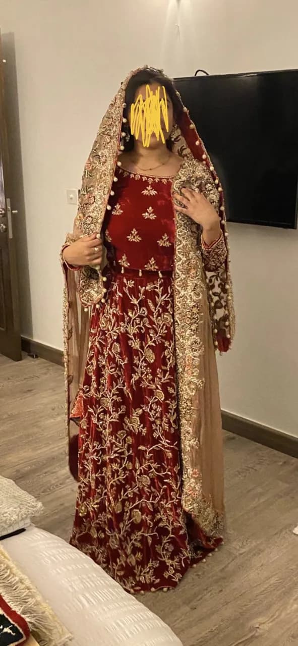Wedding dress — image 1