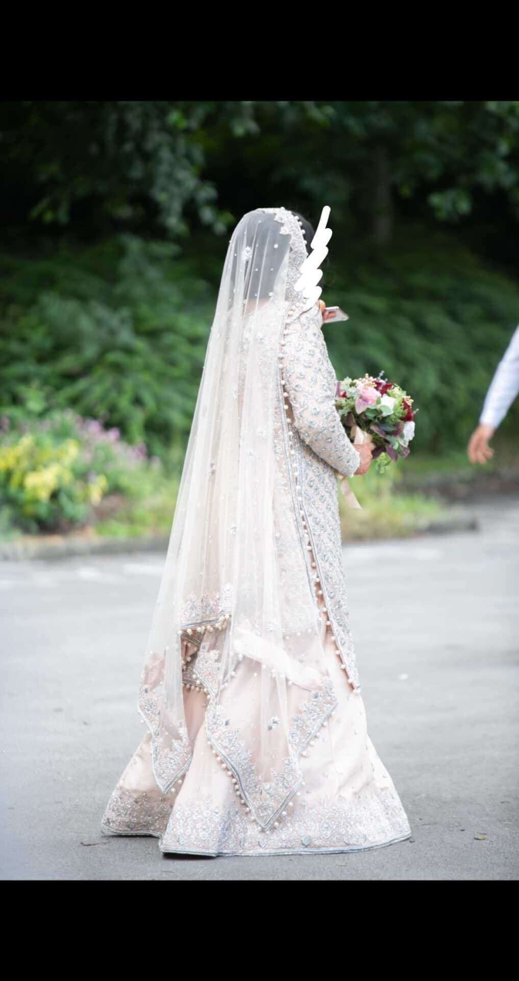 Bridal dress — image 1