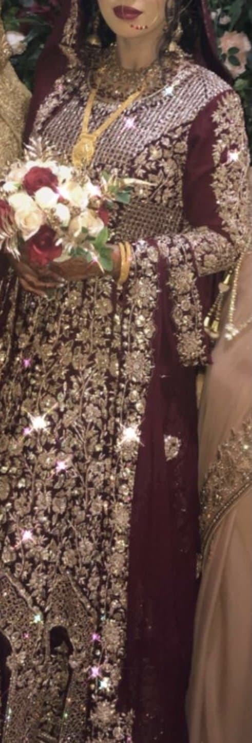 Traditional wedding dress — image 1