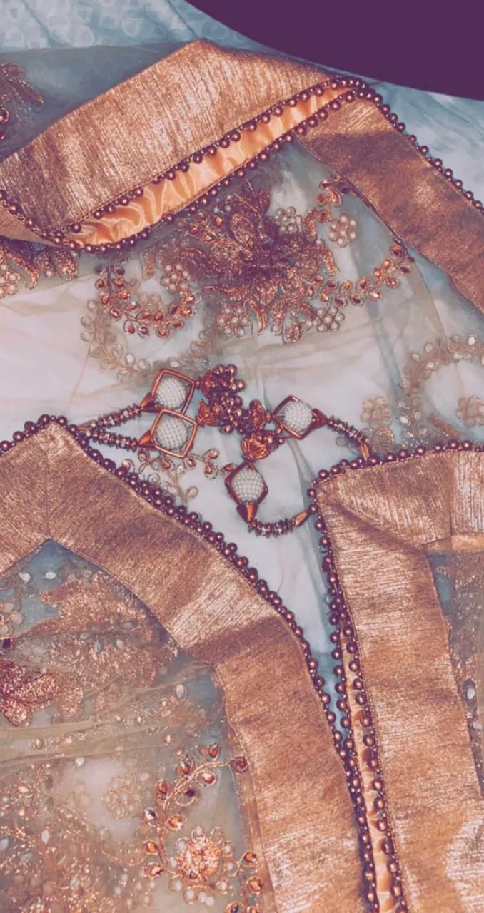 Gold coloured dupatta — image 1