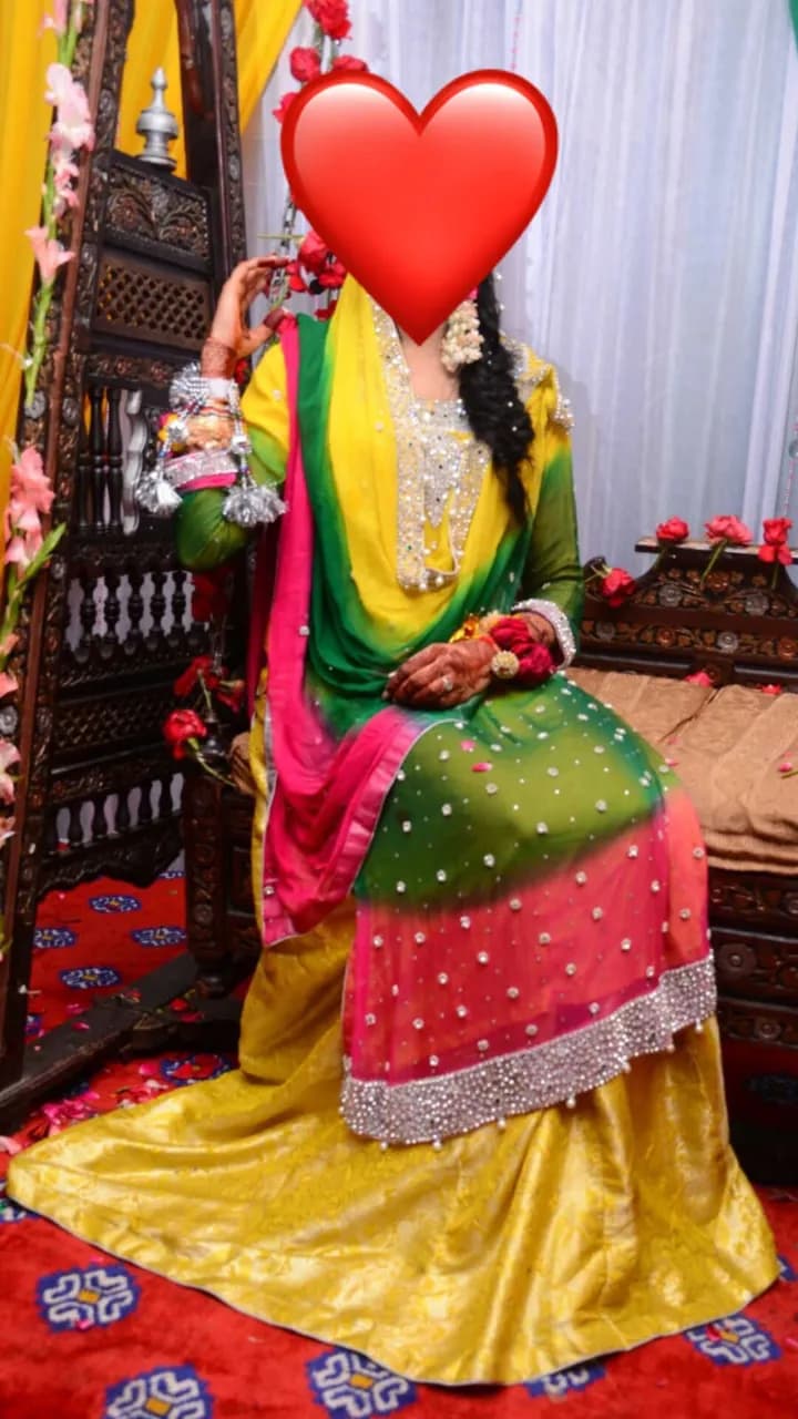 Mehendi Outfit — image 1