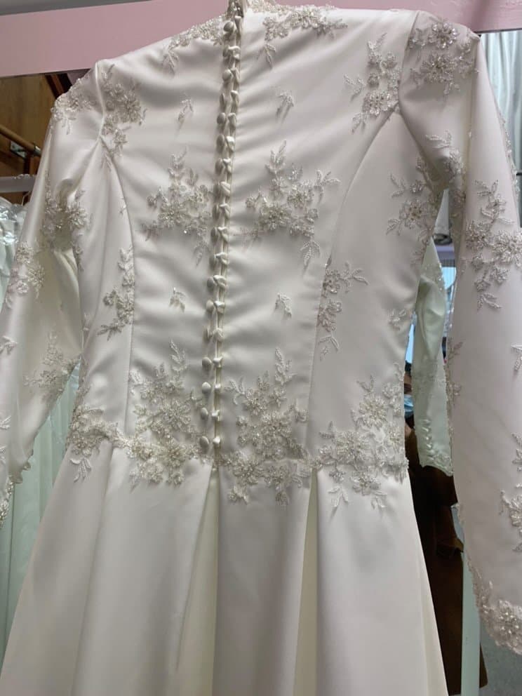 Wedding dress — image 1