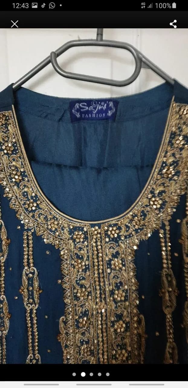 Navy blue and gold outfit — image 1