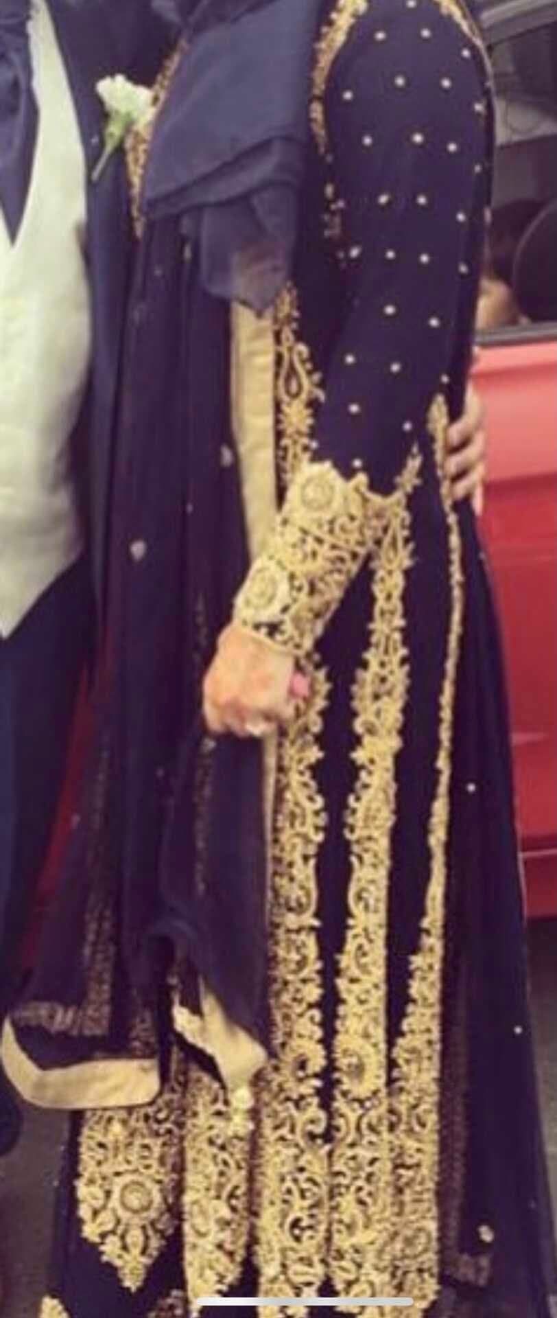 Wedding dress- king sleeved — image 1