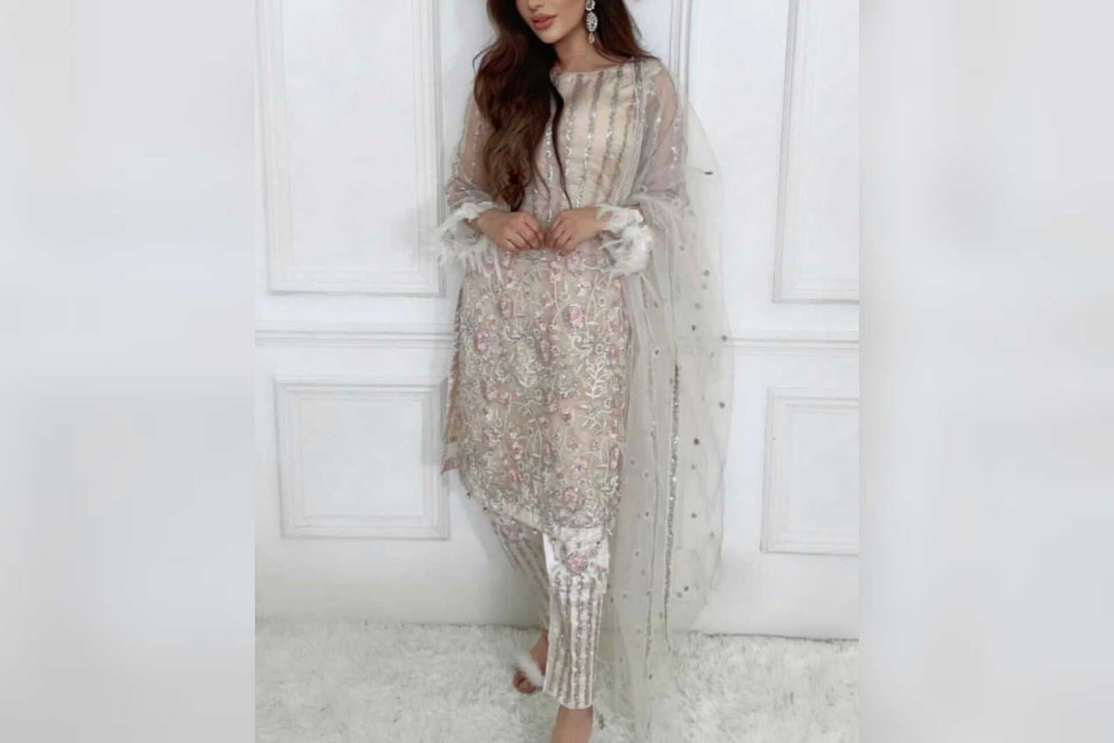 White feathers 3 piece suit — image 1