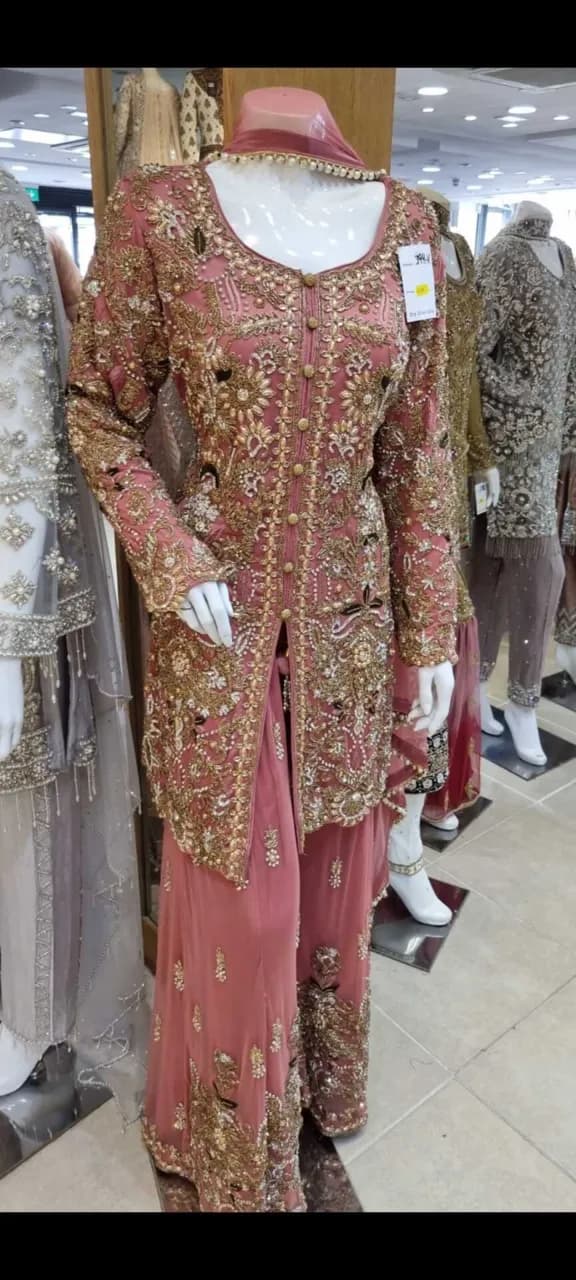 party wear — image 1