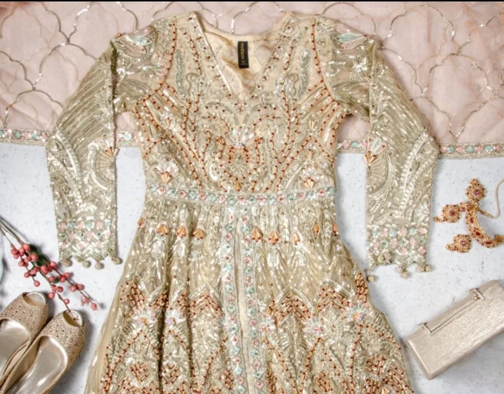 Wedding dress — image 1