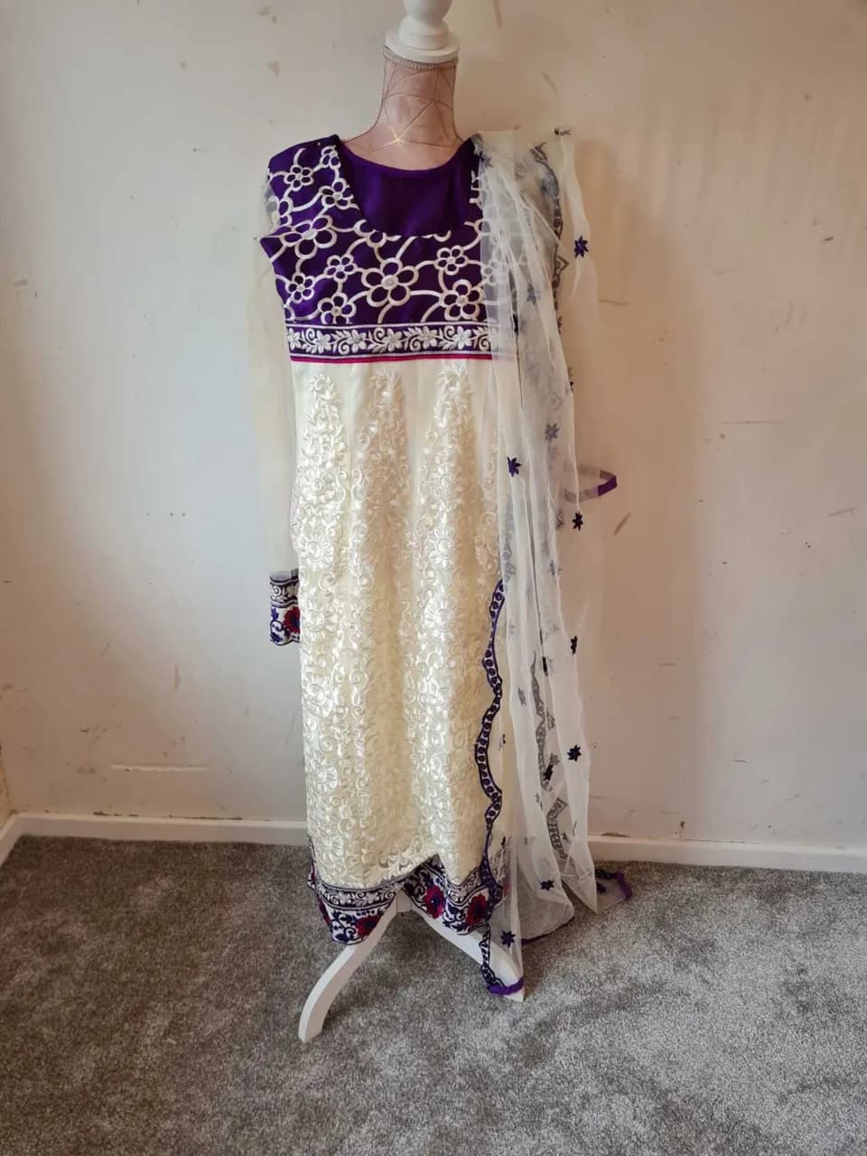 Long white and purple outfit — image 1