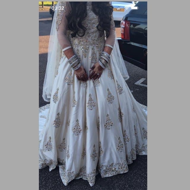 Bridal wedding dress — image 1