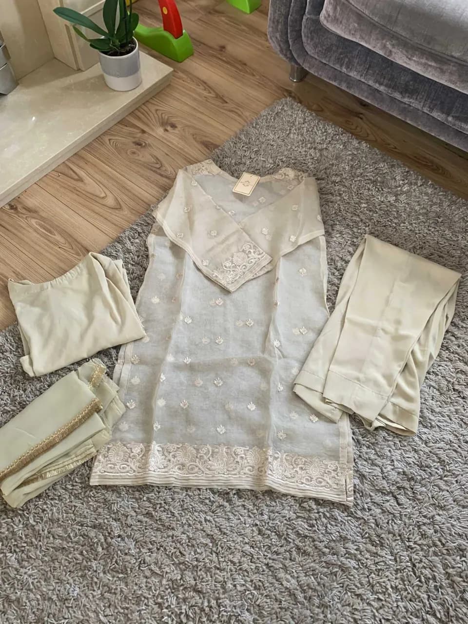 Brand new Agha Noor kurta set — image 1