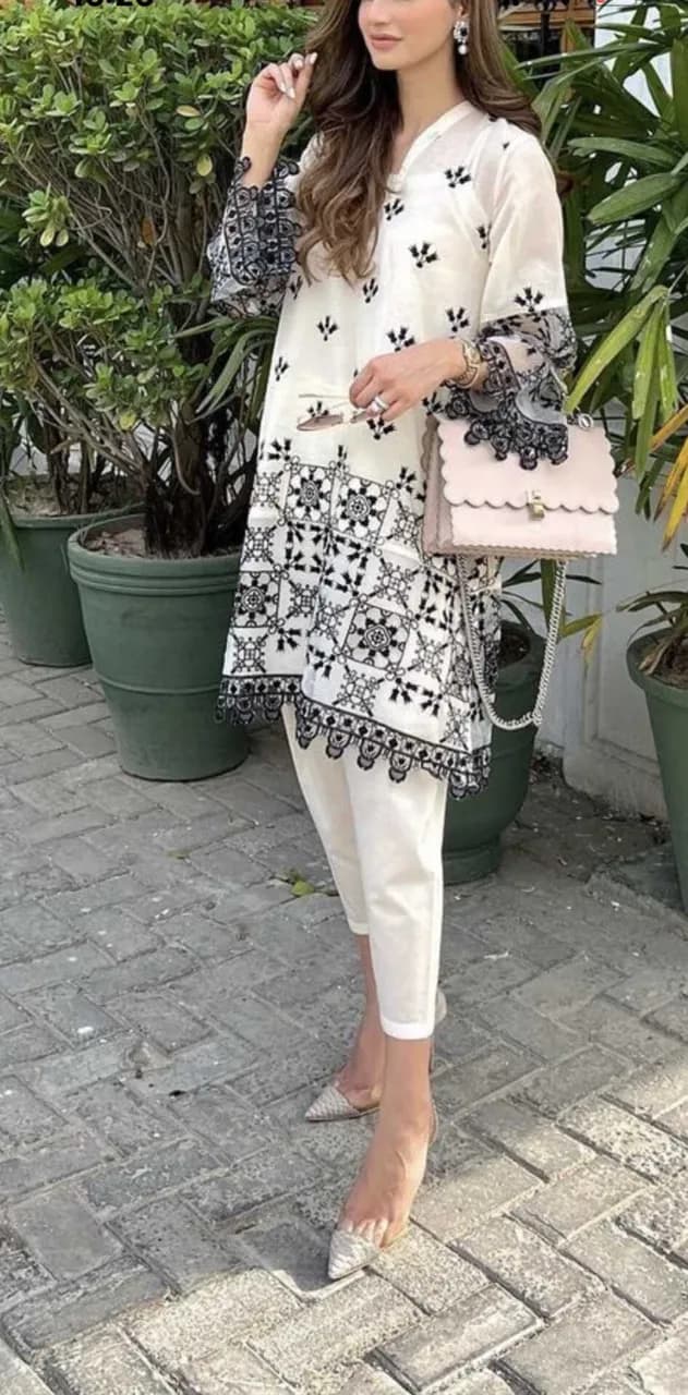 Designer Pakistani 2 pc lawn — image 1