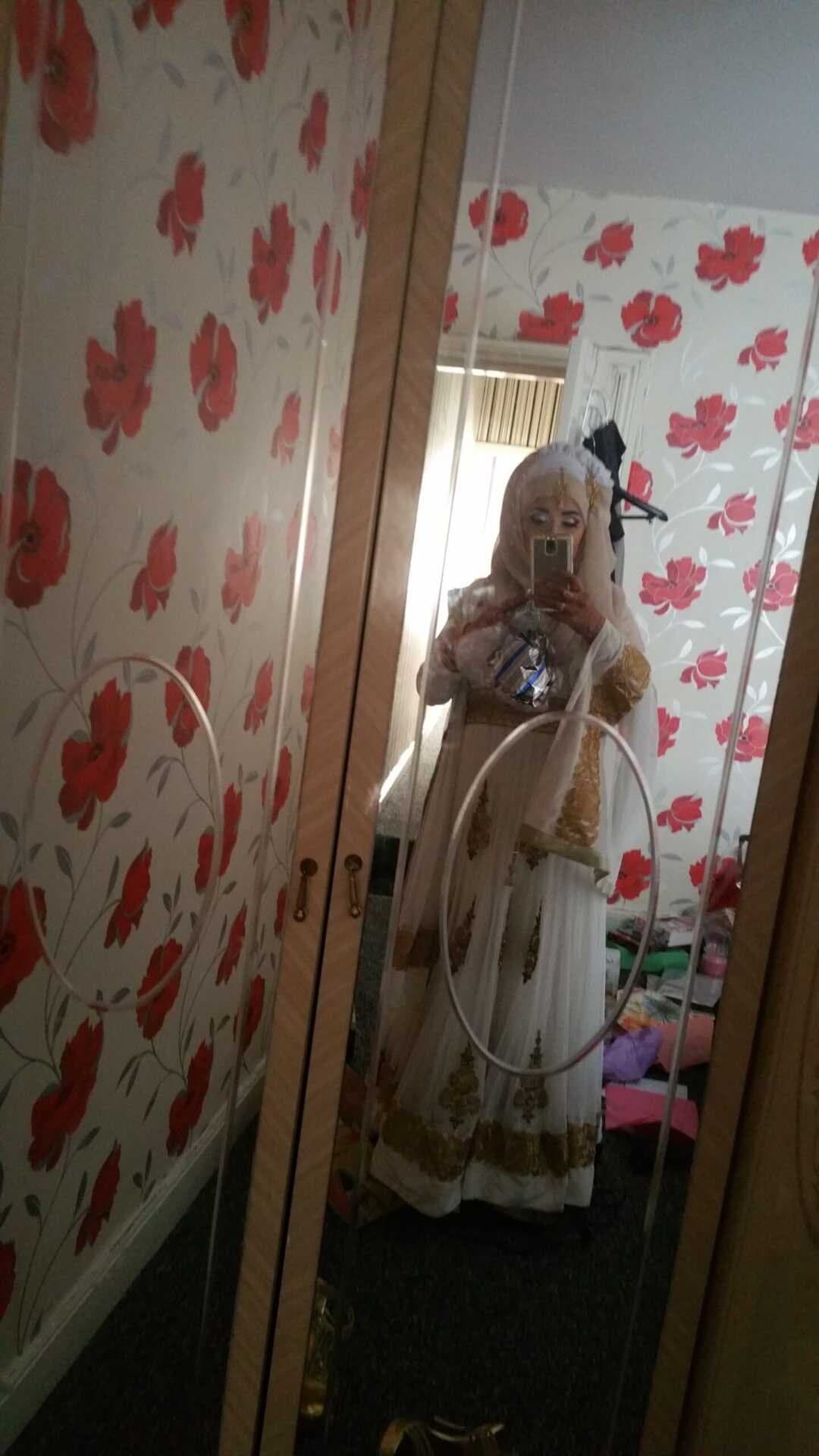 Wedding dress — image 1