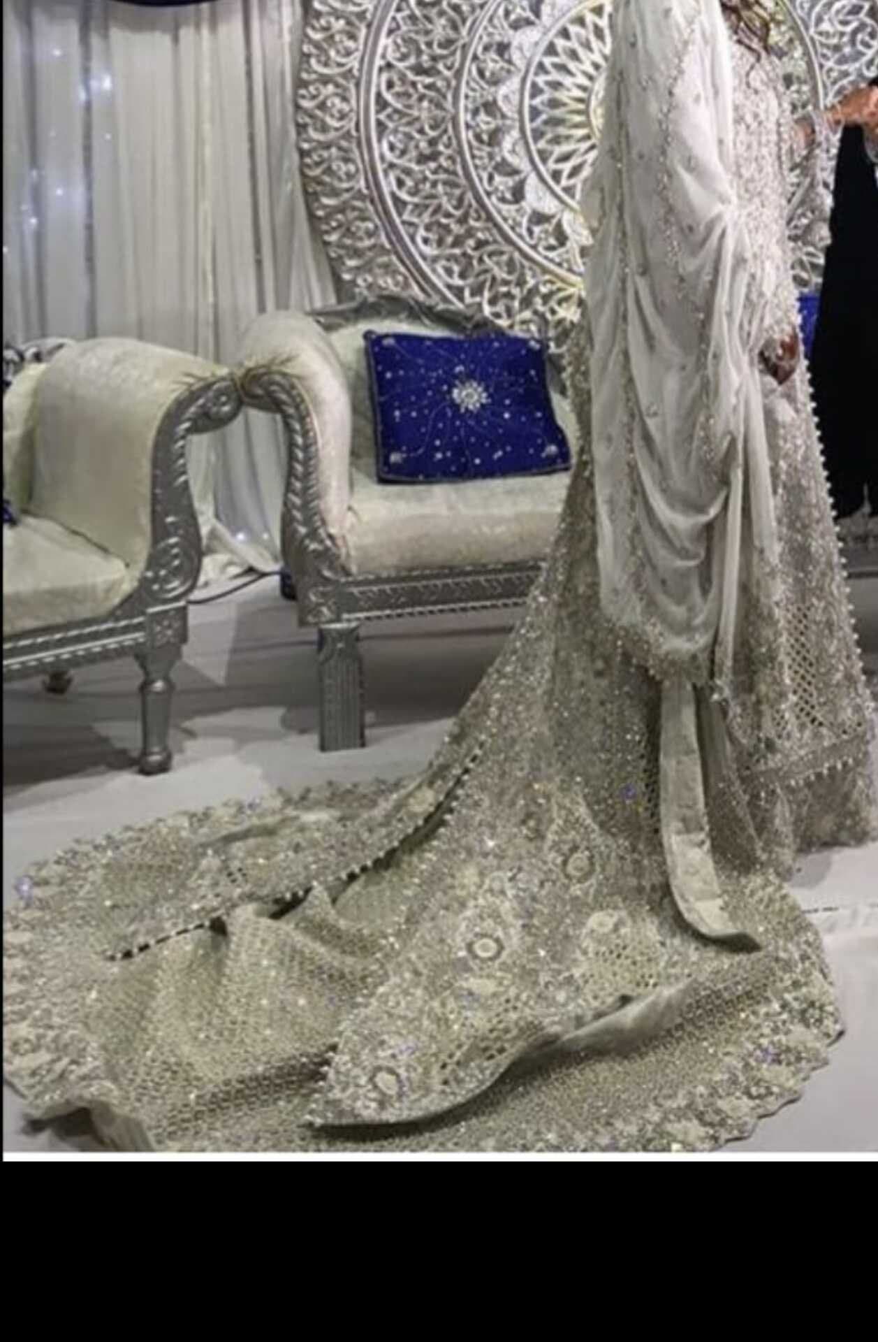 Bridal dress — image 1