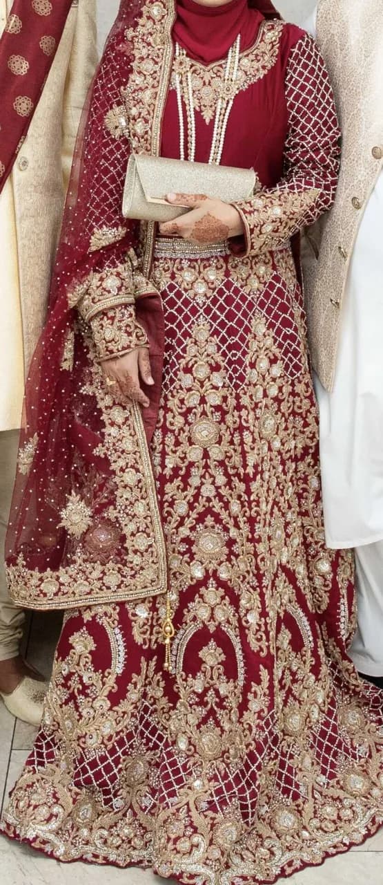 Maroon and gold bridal lehnga — image 1