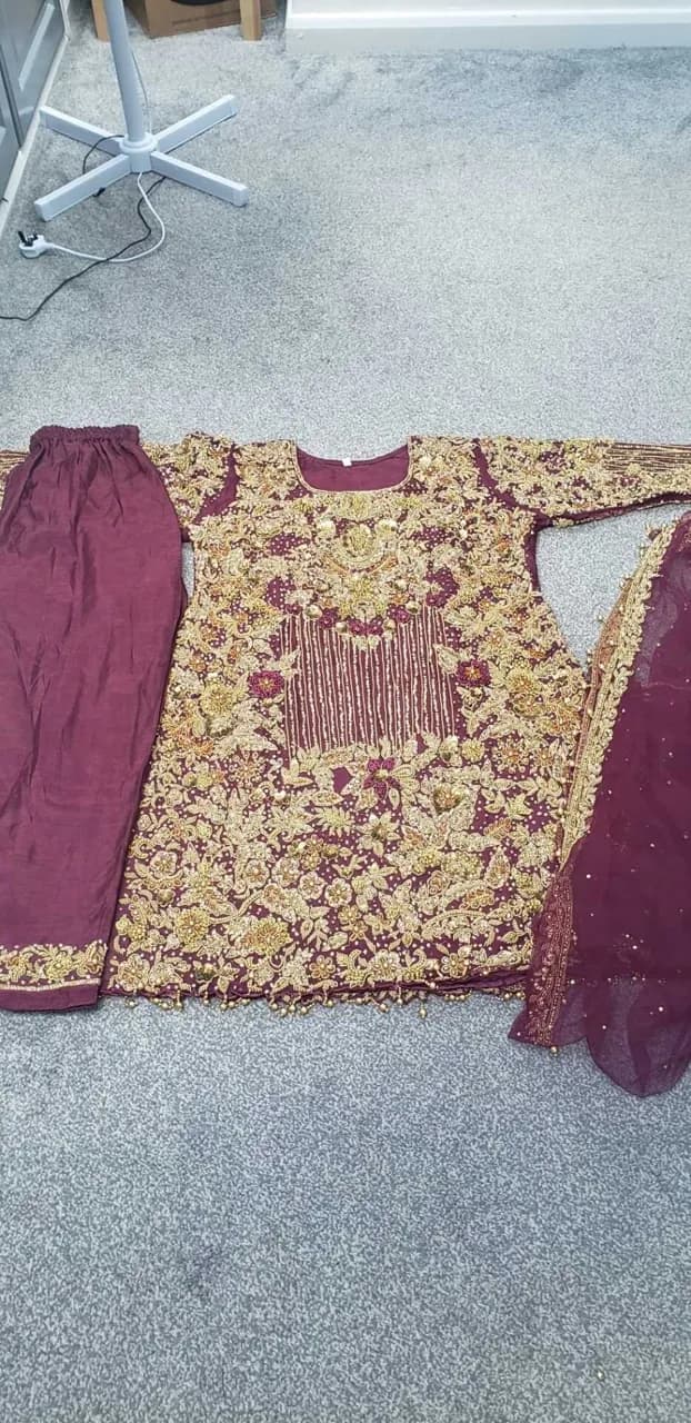 Red wedding clothes — image 1