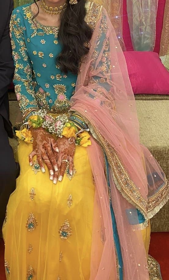 Mendhi Outfit — image 1