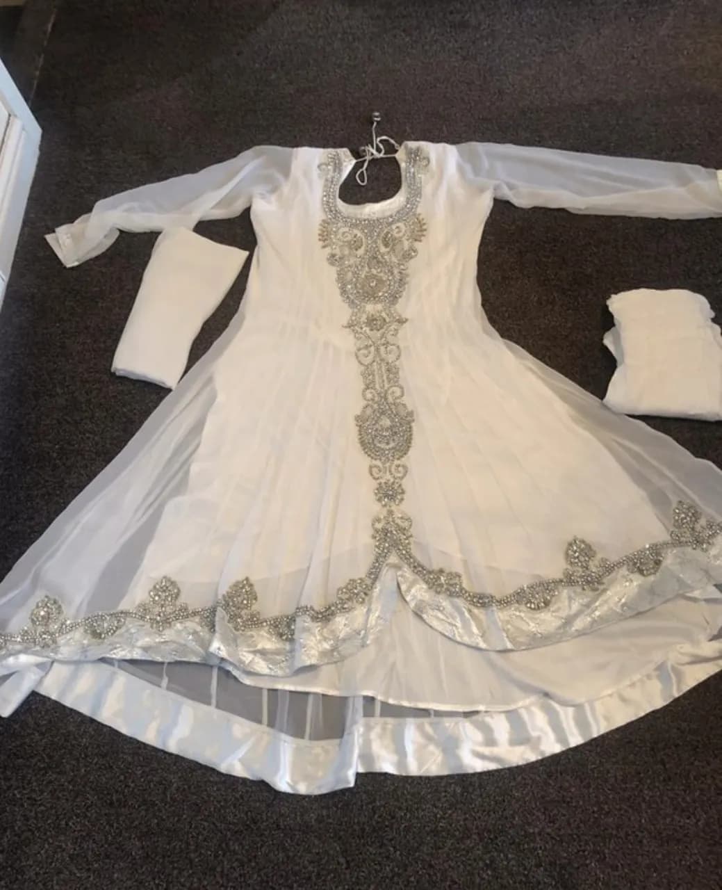 Wedding dress — image 1