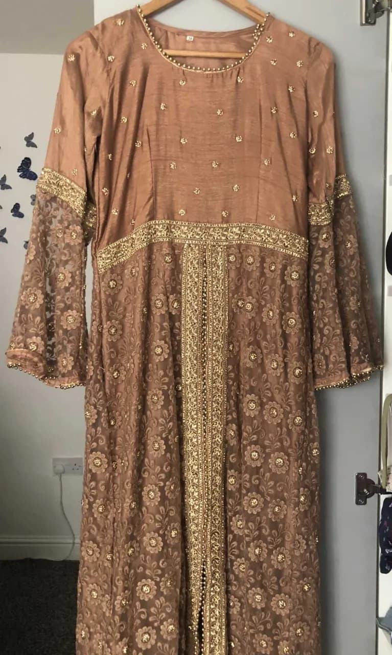 long beige fancy suit — image 1