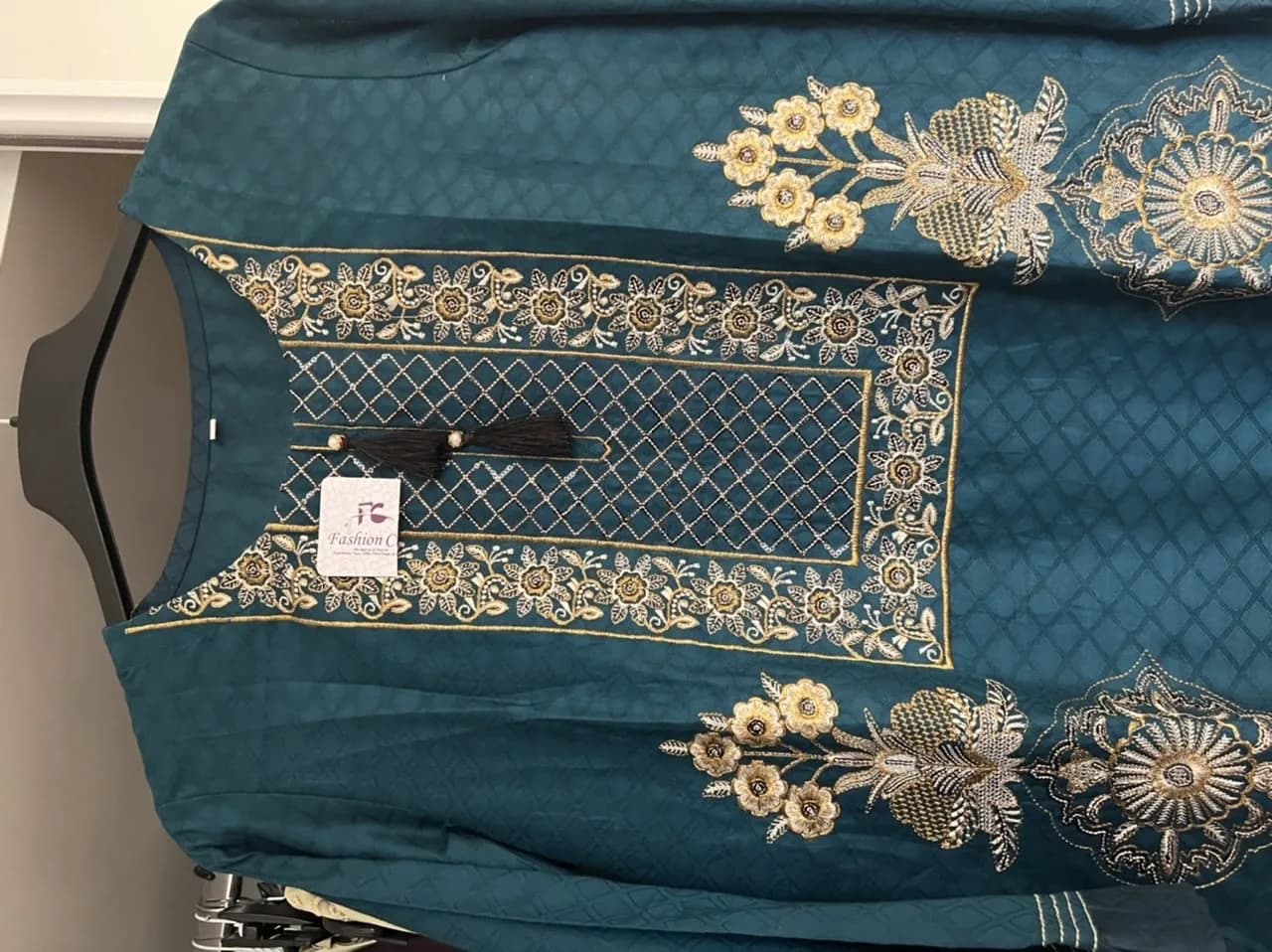 New embroidered kurta size large — image 1