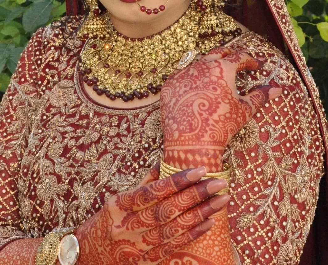Maroon lengha with rose gold work and white pearls — image 1
