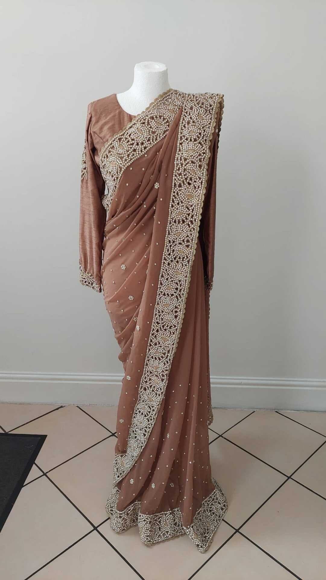 Beautiful beige saree — image 1