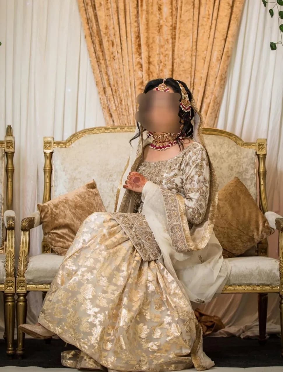 Bridal outfit — image 1