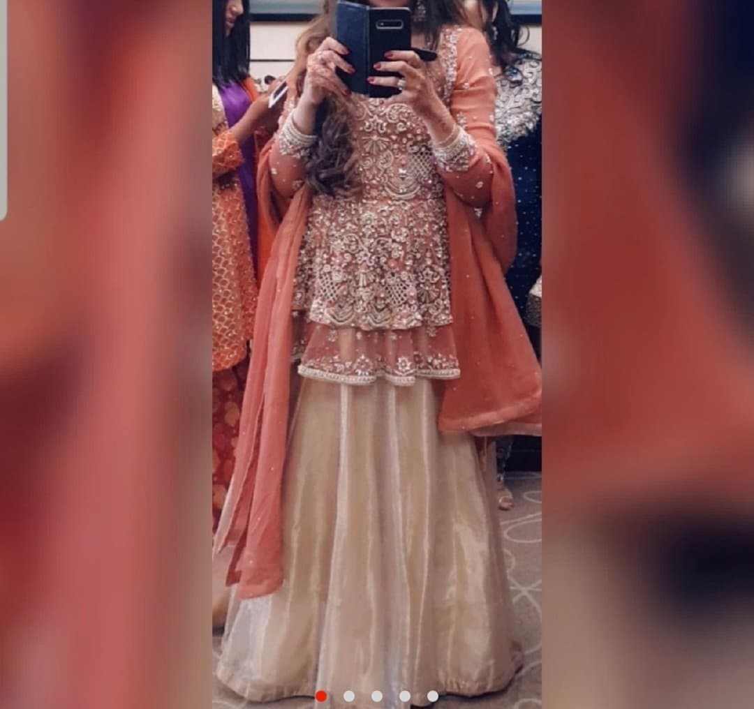 Party wear — image 1