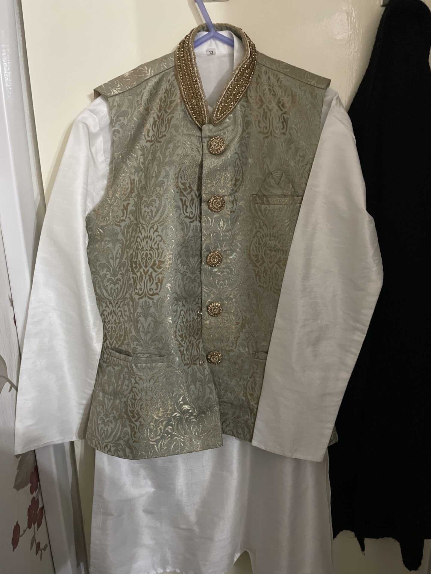 Mens outfit with waistcoat — image 1