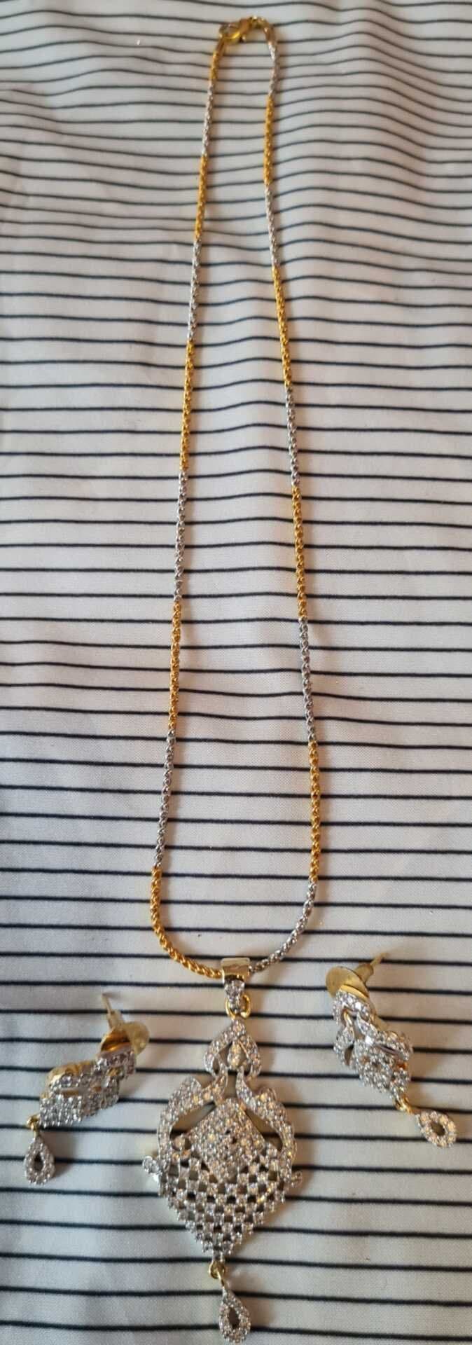 Gold and silver necklace set — image 1