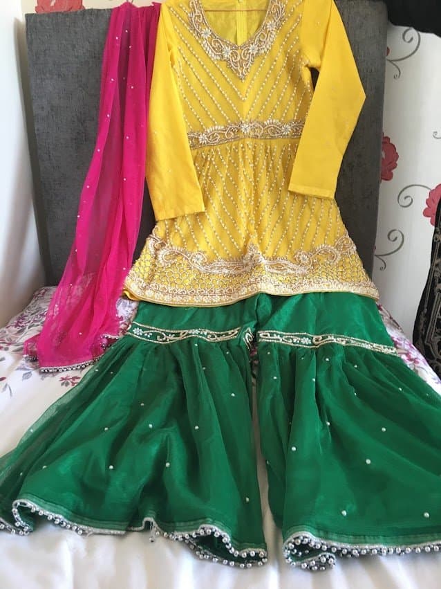 Mendhi outfits — image 1