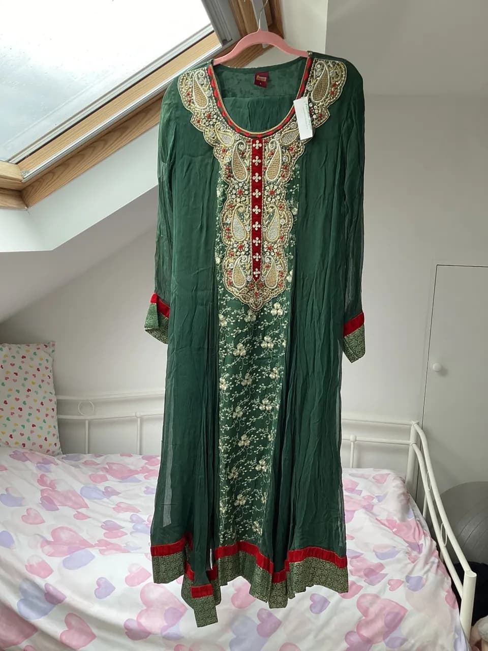 Beautiful green and red Asian suit — image 1