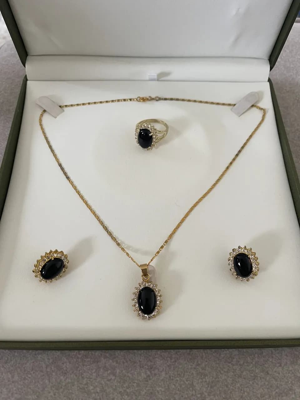 black and gold pendant earring and ring — image 1