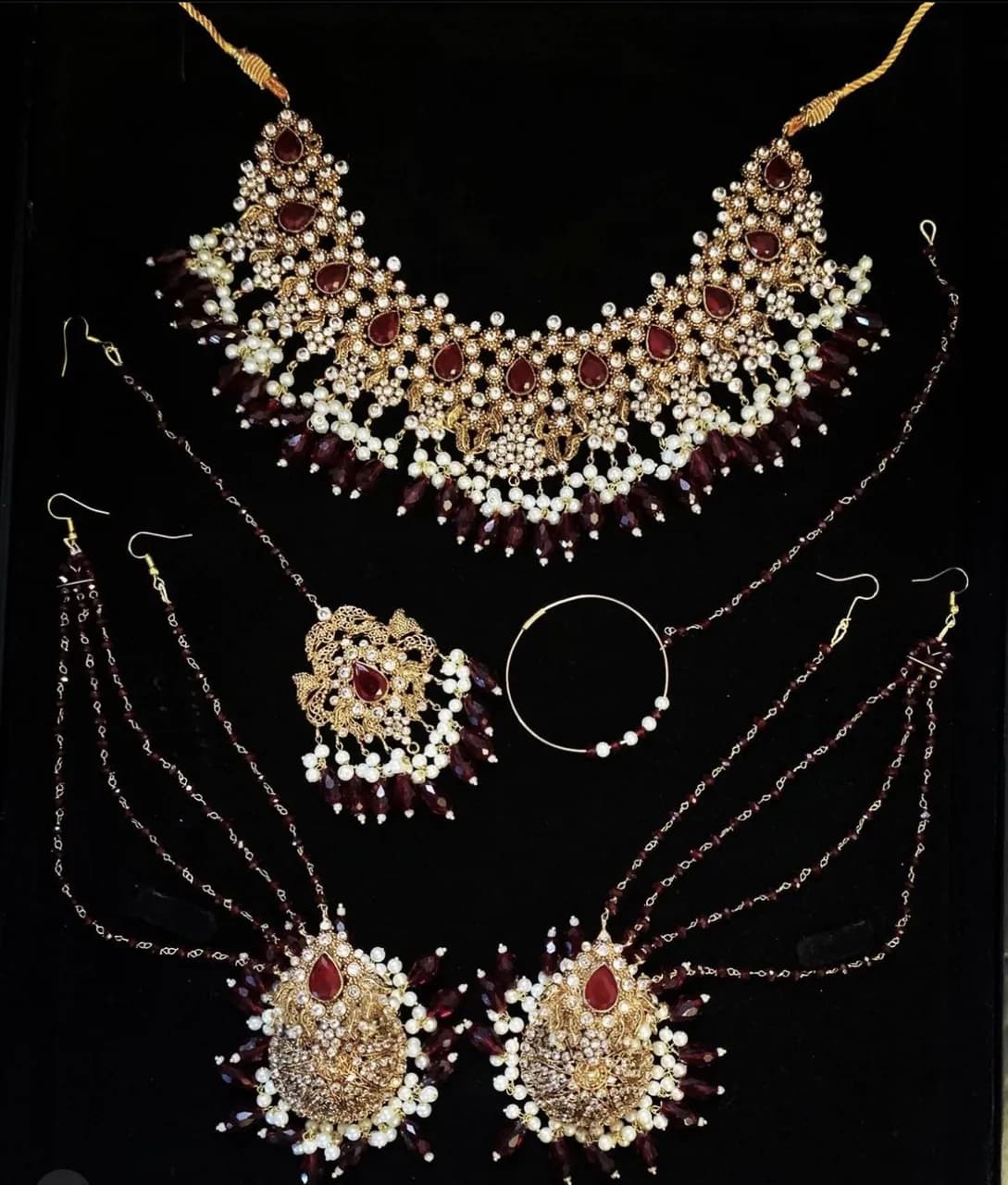 Gold and deep red bridal jewellery with white pearls — image 1