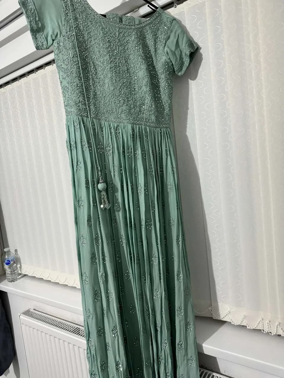Stunning mint green gown — image 1