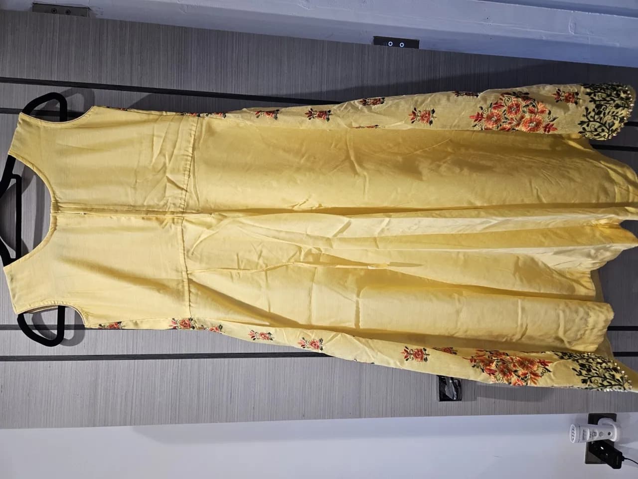 Girls indian outfit — image 1